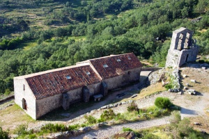 Iglesia y espadaña de Trevejo